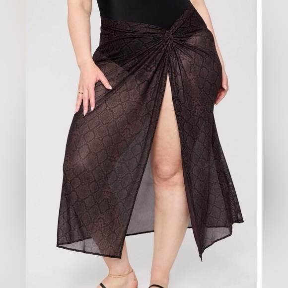 Swim cover up sarong - Picture 1 of 3